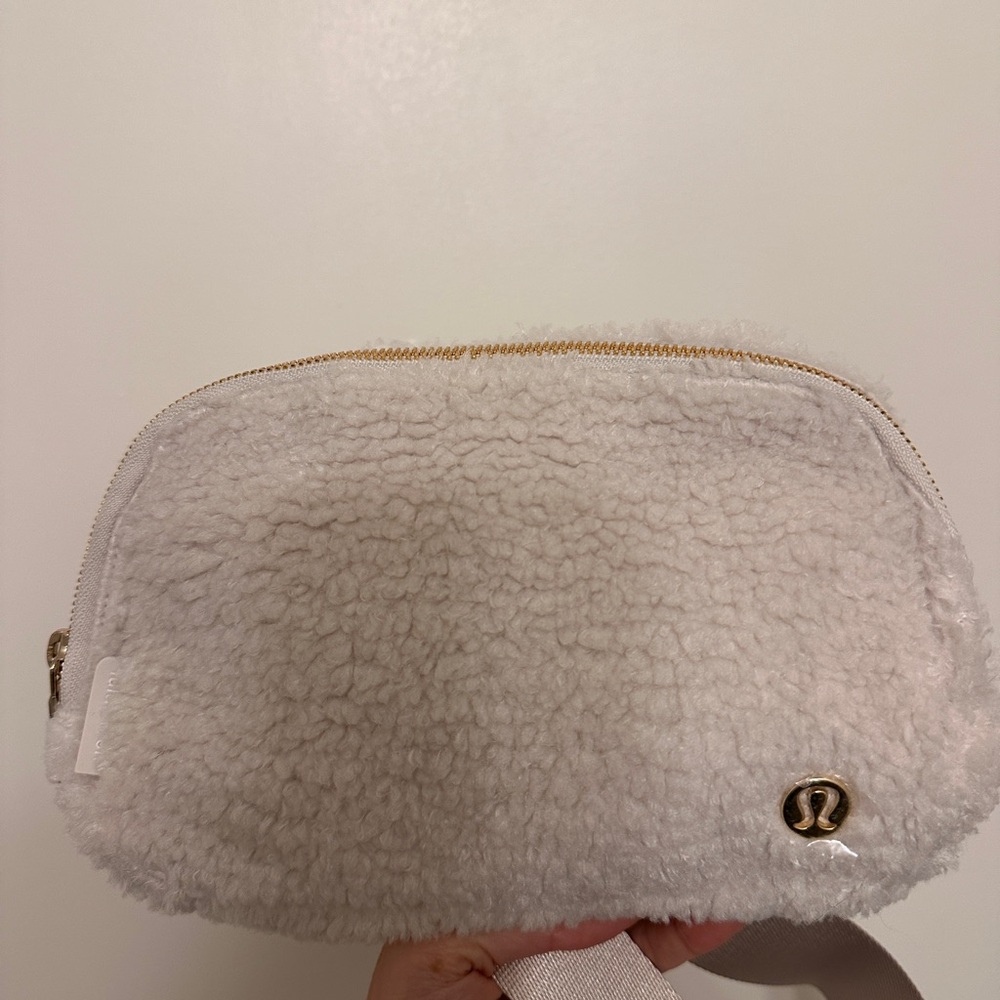 NWT lululemon athletica Everywhere Belt Bag Off-White Sherpa Crossbody Bag